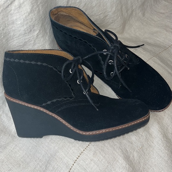 Naturalizer Shoes - Neutralizer N 5 suede comfort, short boots. 8 1/2 medium. 3 1/2 inch wedge.